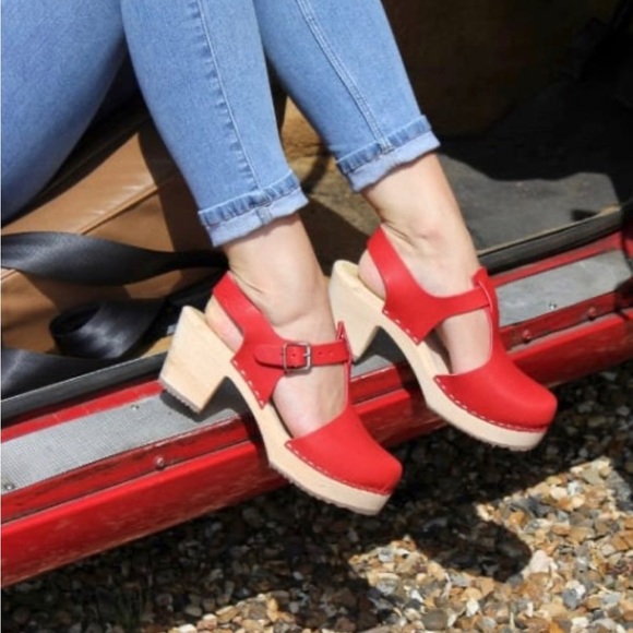 Swedish T-bar Platform Clogs in Red Leather - Picture 2 of 8